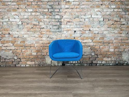 B&B Italia tulip Sixty bij TheReSales, Huis en Inrichting, Fauteuils, Zo goed als nieuw, Metaal, Stof, 50 tot 75 cm, 75 tot 100 cm