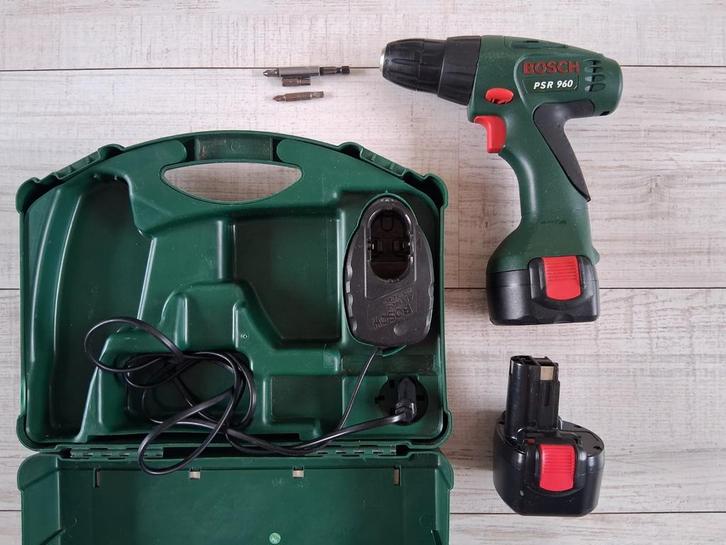 Bosch boormachine PSR - incl. 2 bat + lader, Doe-het-zelf en Verbouw, Gereedschap | Boormachines, Gebruikt, Boor- en Schroefmachine