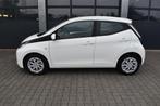 Toyota Aygo 1.0 VVT-i 69pk X-Play € 9.830,00, Voorwielaandrijving, Stof, 4 stoelen, Wit