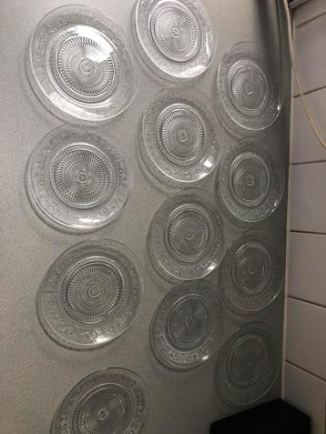 Glazen ronde borden met patroon 12 BORDEN IN TOTAAL beschikbaar voor biedingen
