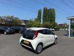 Toyota Aygo 1.0 VVT-i | X-Play 5-Drs | Airco | Navi, Auto's, Toyota, Voorwielaandrijving, Gebruikt, Euro 6, 4 stoelen