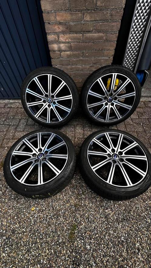 4 stuks originele Volvo velgen 18 inch, Titania incl banden, Auto-onderdelen, Banden en Velgen, Banden en Velgen, Zomerbanden