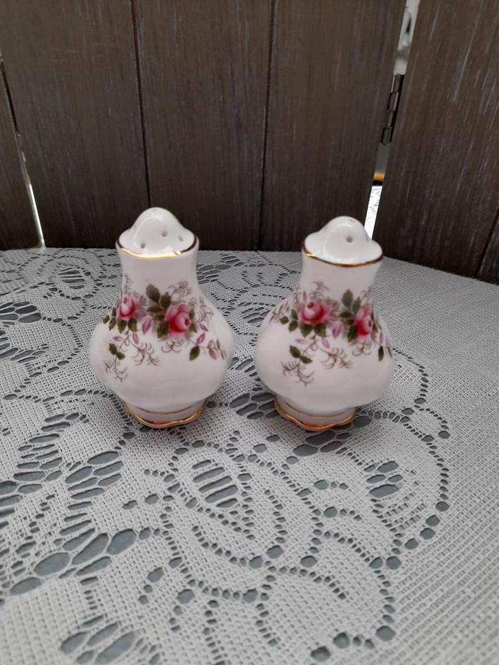 Royal albert lavender rose peper en zout, Antiek en Kunst, Antiek | Servies los, Ophalen of Verzenden