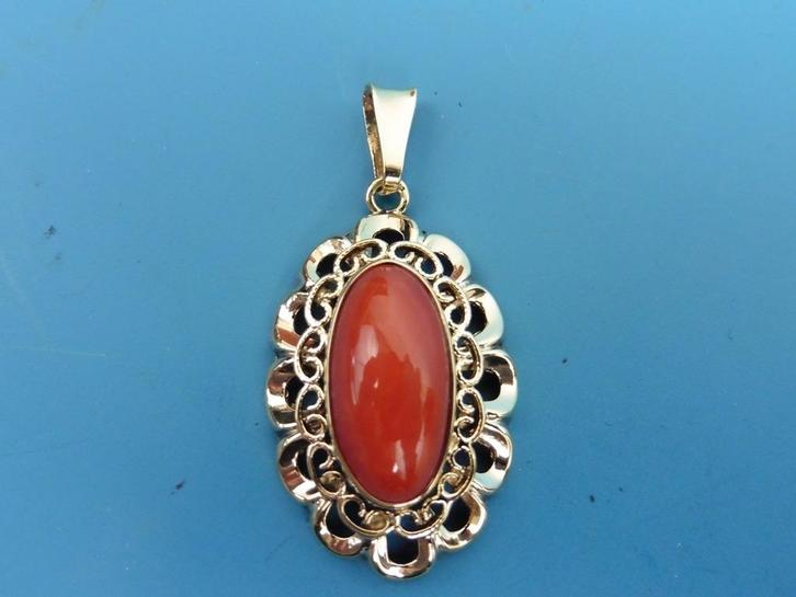 Gouden vintage hanger met bloedkoraal                    G34, Sieraden, Tassen en Uiterlijk, Kettinghangers, Gebruikt, Goud, Rood
