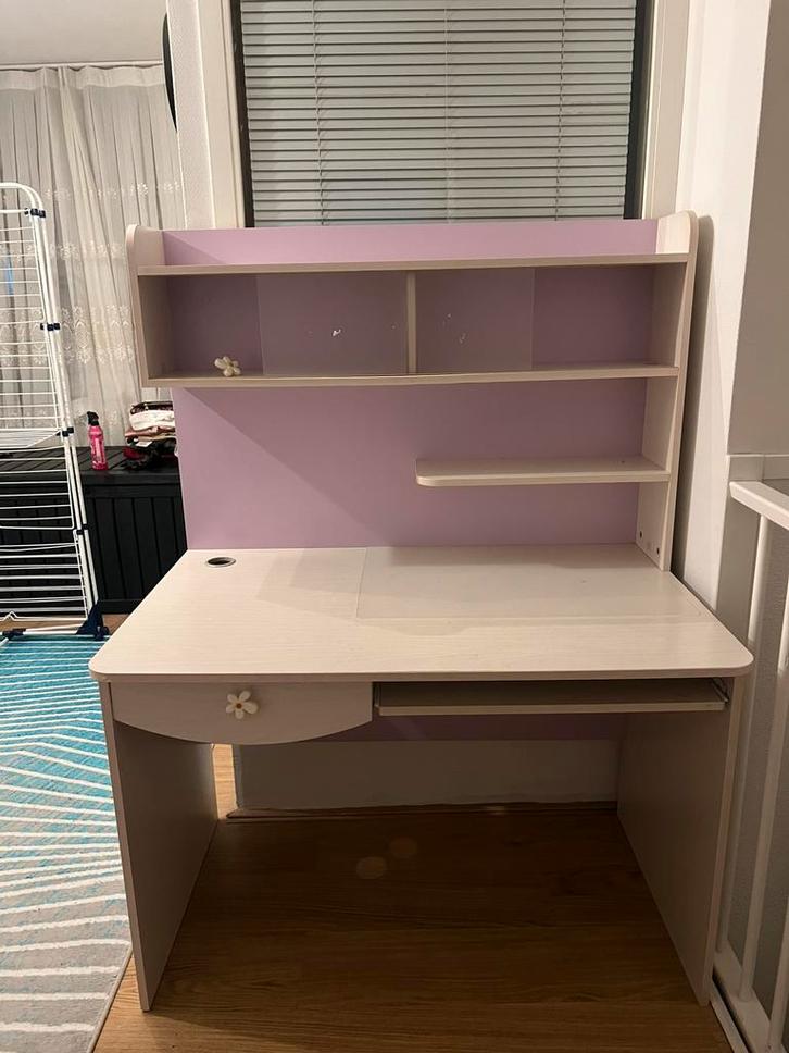 Stevig meisjes bureau met opbergruimte, Huis en Inrichting, Bureaus, Gebruikt, Bureau, Ophalen