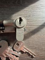 2 nemef skg 2* gelijksluitende sloten, Doe-het-zelf en Verbouw, Hang- en Sluitwerk, Ophalen of Verzenden, Zo goed als nieuw, Slot