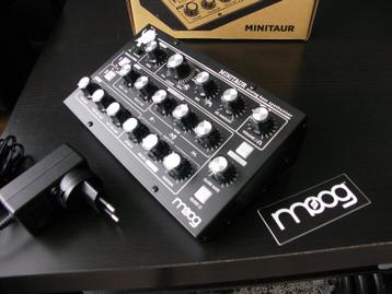 Moog Minitaur + Decksaver (3 maanden oud) beschikbaar voor biedingen