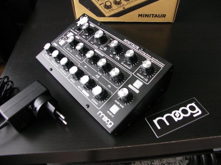 Moog Minitaur + Decksaver (3 maanden oud), Muziek en Instrumenten, Synthesizers, Zo goed als nieuw, Overige aantallen, Overige merken