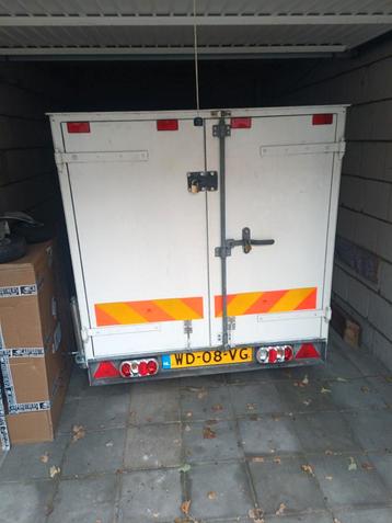 Te koop dichte aanhanger kart vissen etc 250x120x120+- beschikbaar voor biedingen