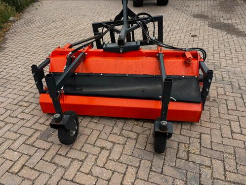 Zo goed als nieuwe veegmachine 2 meter breed met opvangbak, Zakelijke goederen, Agrarisch | Werktuigen, Overige, Werkplaats, Gebouw of Erf
