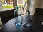 2 grote glazen vazen, 1 blauw, 1 grijs, Minder dan 50 cm, Glas, Blauw, Zo goed als nieuw