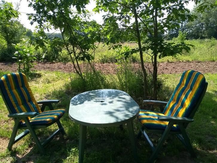 Tuinset met kunststof tafel 4 verstelbare stoelen en kussens, Tuin en Terras, Tuinsets en Loungesets, Zo goed als nieuw, Tuinset