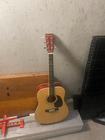 Phoenix Gitaar beschikbaar voor biedingen