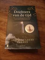Leesboek Dochters van de tijd, Boeken, Detectives, Ophalen of Verzenden, Zo goed als nieuw