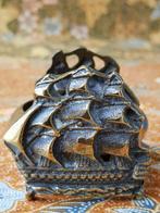 Mooi oud bakje uit Engeland met zeilschepen 6 cm. uit 1900.