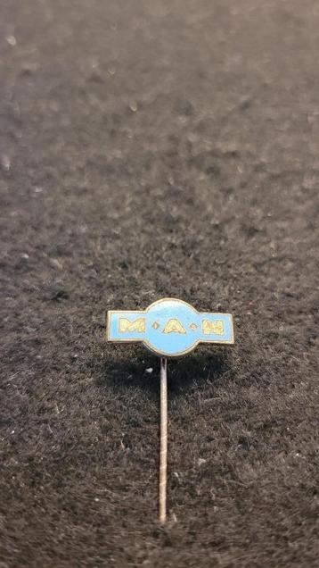 Emaille MAN speldje beschikbaar voor biedingen