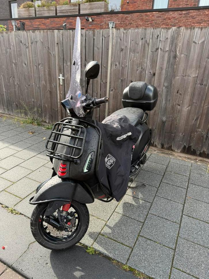 Vespa Sprint 2021 – Full Option, Fietsen en Brommers, Scooters | Vespa, Zo goed als nieuw, Vespa S, Benzine, Ophalen