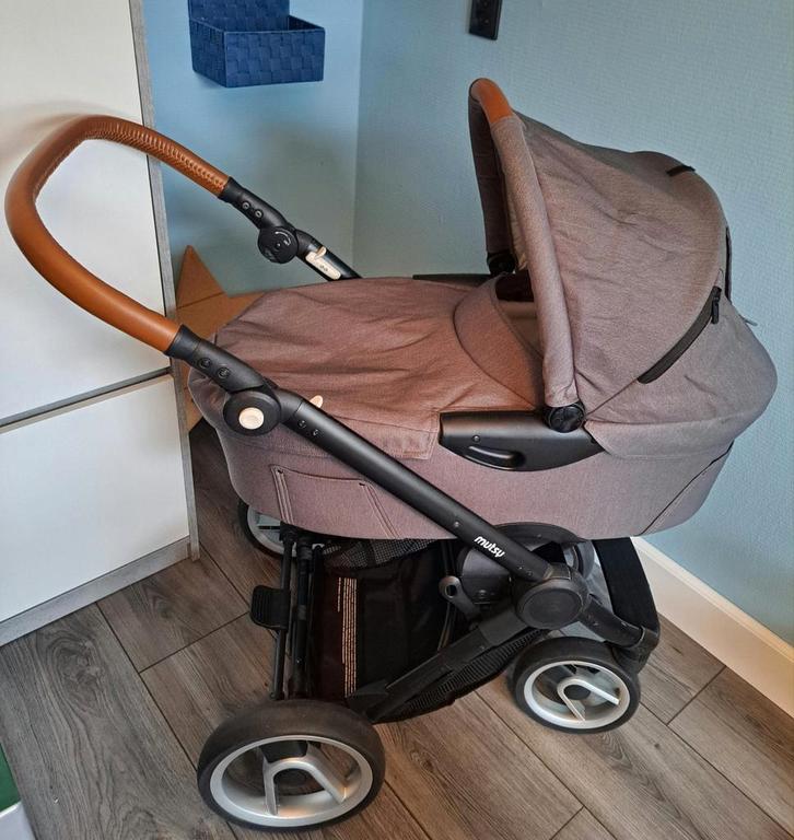 Mutsy 3 in 1 kinderwagen., Kinderen en Baby's, Kinderwagens en Combinaties, Gebruikt, Combiwagen, Mutsy, Met reiswieg, Verstelbare duwstang