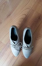 Beige pump met veters mt 40 1 x gedragen, Pumps, Beige, Ophalen of Verzenden, Zo goed als nieuw
