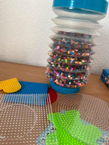 Strijkkralen en vormen beschikbaar voor biedingen