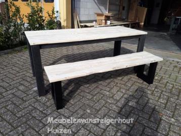 Picknicktafel met boomstamlook steigerhout of douglashout