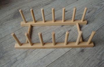 Houten bordenrekje beschikbaar voor biedingen