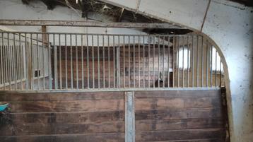 4 paardenstallen in één koop beschikbaar voor biedingen