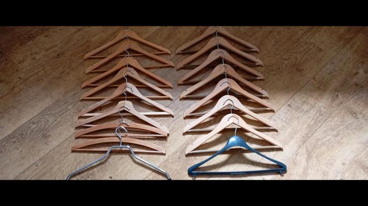 15 houten kleerhangers, Huis en Inrichting, Kasten | Kledingkasten, Zo goed als nieuw, Minder dan 100 cm, 25 tot 50 cm, Ophalen of Verzenden