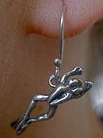 Zilveren 925 zilver oorhangers springende kikker / kikkers, Sieraden, Tassen en Uiterlijk, Oorbellen, Hangers, Verzenden, Nieuw