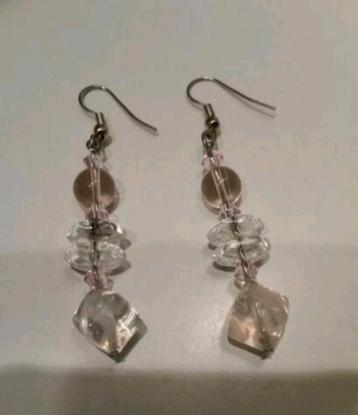 Leuke glazen oorhangers.
Nieuw.  beschikbaar voor biedingen