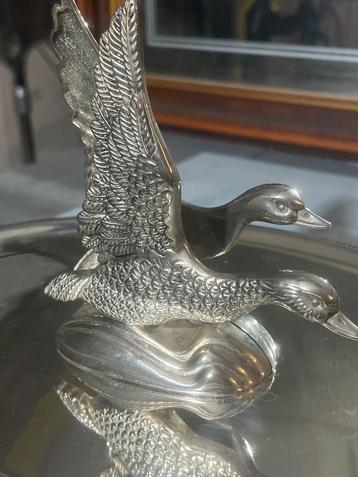 Antieke Verzilverde Eenden Boekenhouder beschikbaar voor biedingen