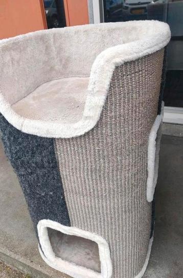 Kattenmand Krabton Cat tower  beschikbaar voor biedingen