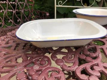 V) emaille witte rechthoekige schaal lang 30cm breed 21cm  beschikbaar voor biedingen