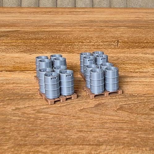Pallet met Biervaten (Set van 4) – 1-50, Hobby en Vrije tijd, Modelauto's | 1:50, Nieuw, Bus of Vrachtwagen, Wsi, Ophalen of Verzenden