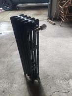 Gietijzeren Radiator - Nieuwstaat - RAL 9005, Doe-het-zelf en Verbouw, Verwarming en Radiatoren, Ophalen, Radiator, Minder dan 60 cm