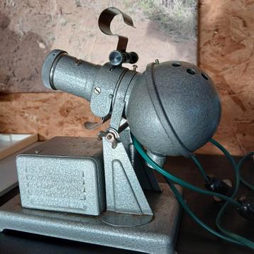 Vintage Filmprojector SOWA beschikbaar voor biedingen