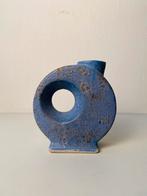Afina Rijnsburg blauw keramiek vaas , jaren 70, Gebruikt, Blauw, Aardewerk of Porselein, Ophalen of Verzenden