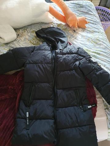 Zwarte Disney Winterjas beschikbaar voor biedingen