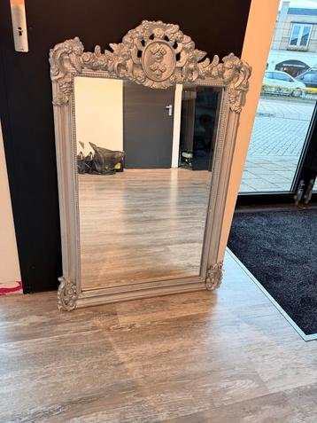 Zilveren Spiegel met Barok Frame beschikbaar voor biedingen