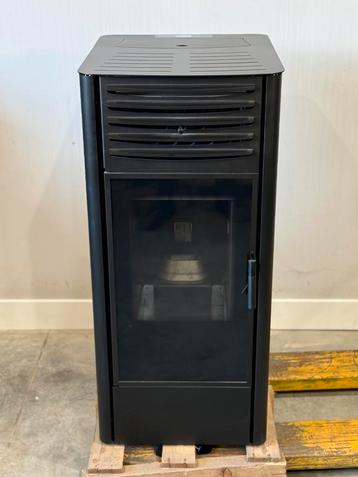 Nieuwe Montraux 6 Pelletkachel - Hoog Rendement! beschikbaar voor biedingen