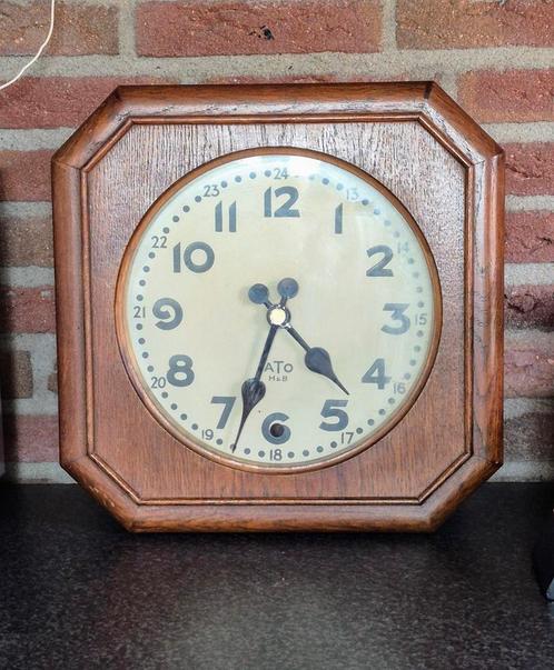 Oud Hollandse eikenhouten Stationsklok., Antiek en Kunst, Antiek | Klokken, Ophalen of Verzenden