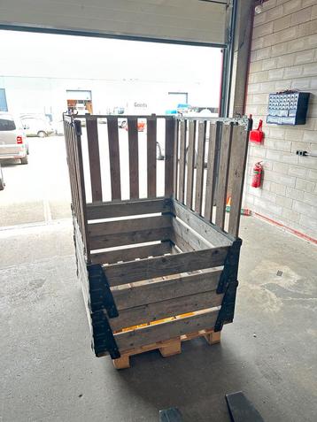 Palletbak met randen beschikbaar voor biedingen
