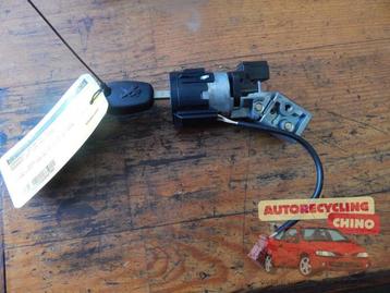 Kontaktslot + Sleutel van een Peugeot 207 beschikbaar voor biedingen