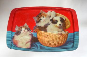 Vintage blikken dienblad met poezen / kittens & honden puppy beschikbaar voor biedingen