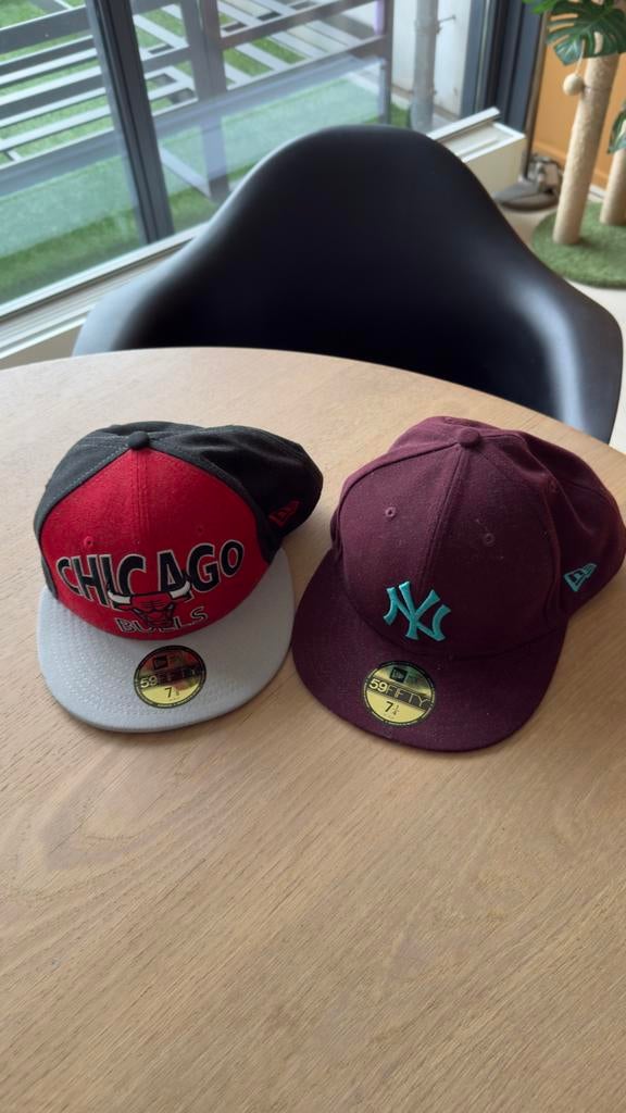 2 New Era Petten - Chicago Bulls & NY Yankees, Ophalen of Verzenden, Zo goed als nieuw, Pet