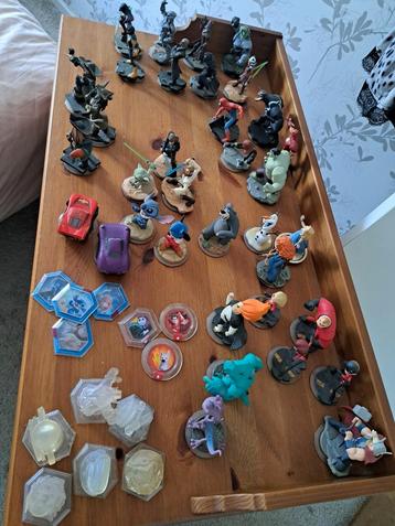 34 Disney infinity poppetjes.