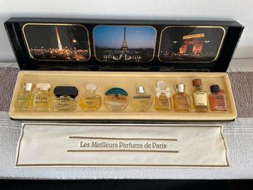 Parfum set van 10 miniaturen vintage beschikbaar voor biedingen