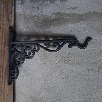 Gietijzeren muurhaak wandhaak plantenhaak haak *Etage3* beschikbaar voor biedingen