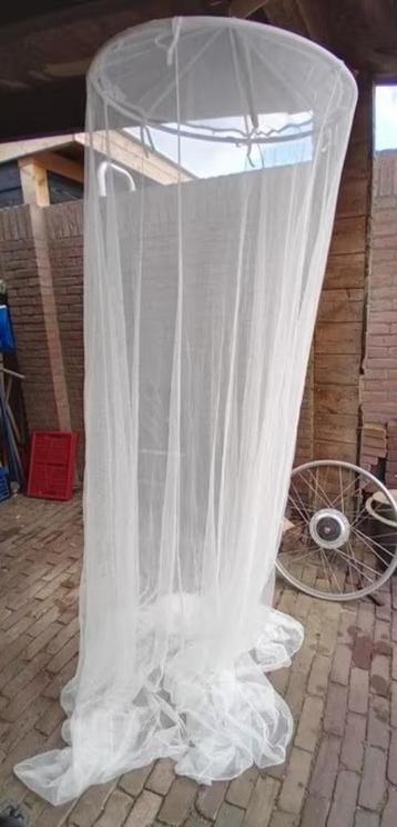 1 Witte klamboe in nette staat voor kinderkamer decoratie beschikbaar voor biedingen