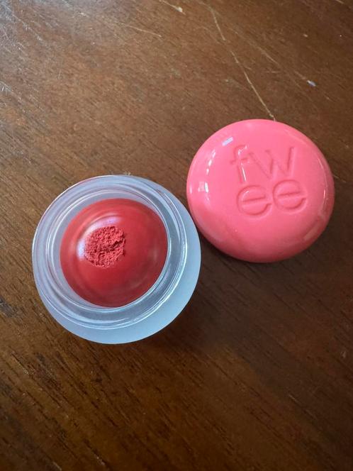 Fwee lip and cheek blurring pot Cherry, Sieraden, Tassen en Uiterlijk, Uiterlijk | Cosmetica en Make-up, Zo goed als nieuw, Lippen